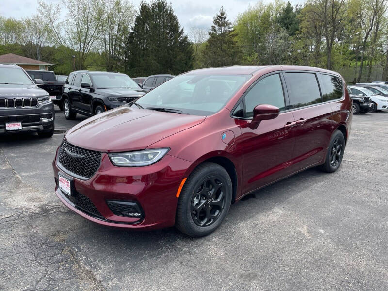 2022 Chrysler Pacifica Hybrid for sale at Louisburg Garage, Inc. in Cuba City WI