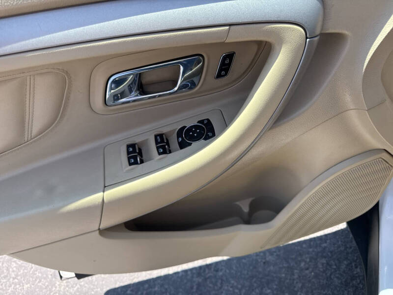 2017 Ford Taurus SEL