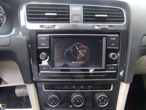 2018 Volkswagen Golf TSI S