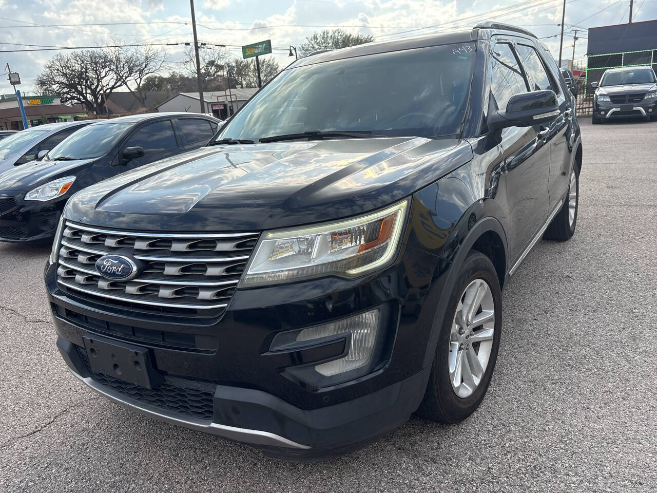 Black 2017 Ford Explorer XLT XLT 4dr SUV 1