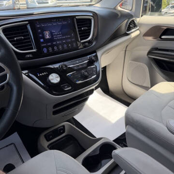 2017 Chrysler Pacifica Touring