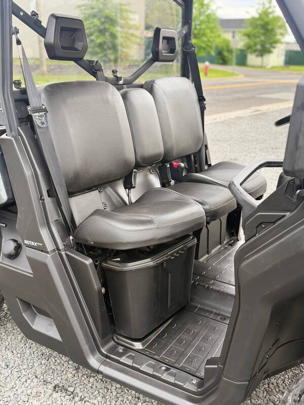 2024 Can-Am Defender HD7