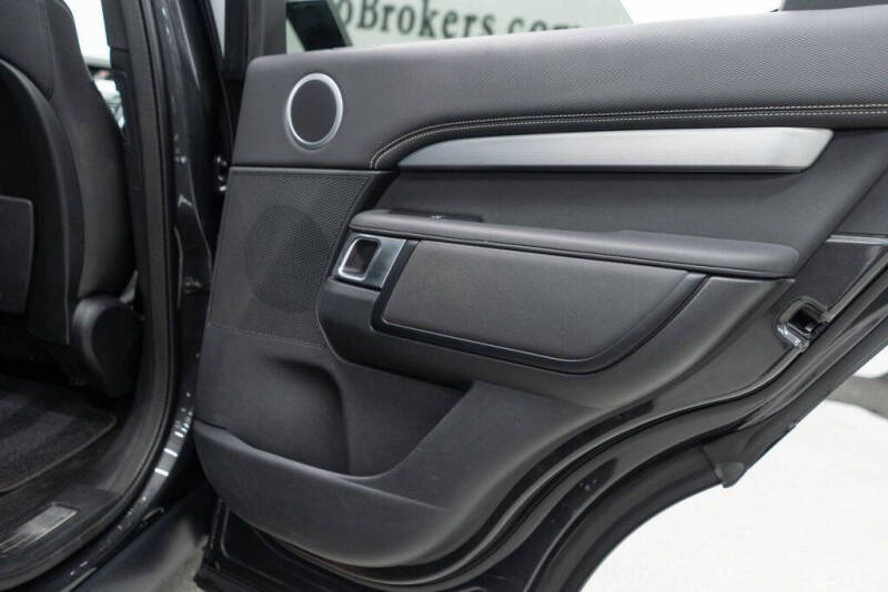 2023 Land Rover Discovery P300 S R-Dynamic