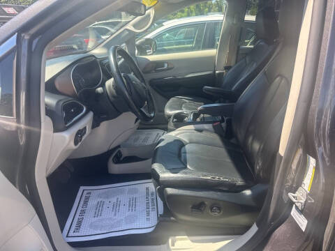 2017 Chrysler Pacifica Touring-L