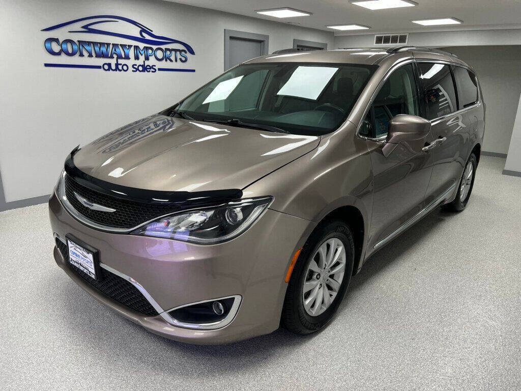 2017 Chrysler Pacifica for sale at Conway Imports in   Streamwood, IL