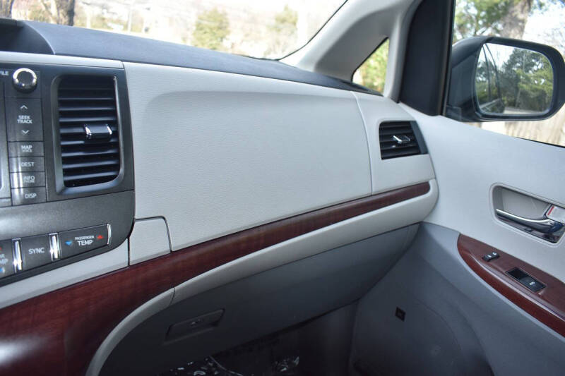 2014 Toyota Sienna Limited 7-Passenger