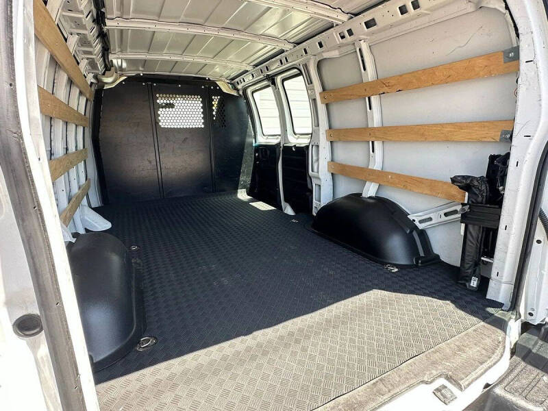 2023 GMC Savana 2500