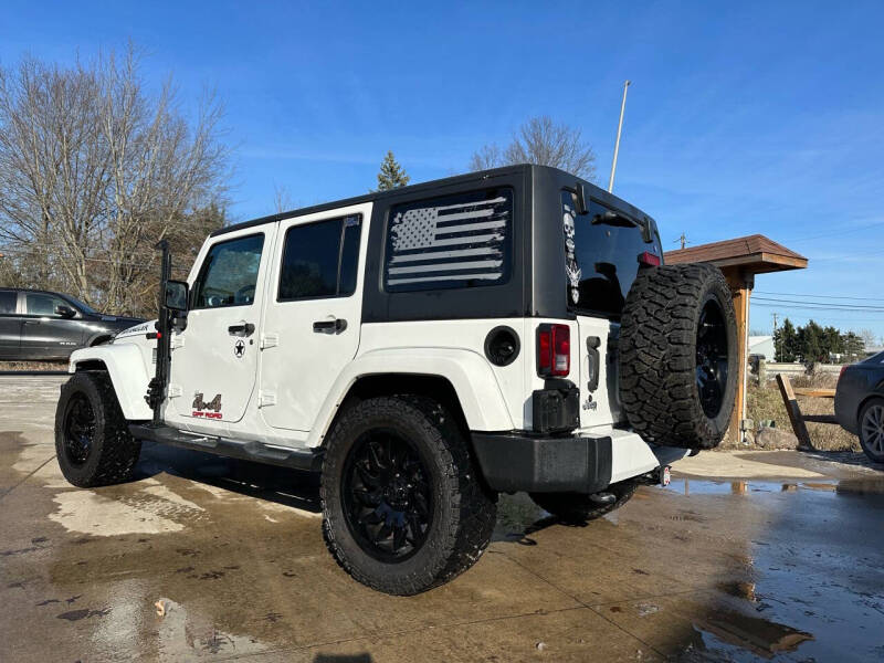 2016 Jeep Wrangler Unlimited Sahara photo 3