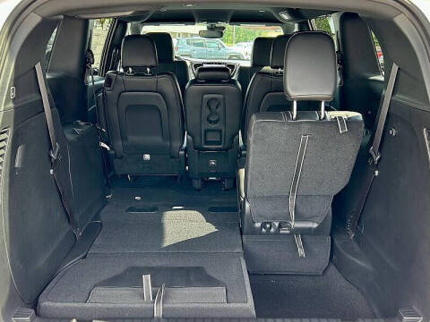 2027 Chrysler Pacifica Select