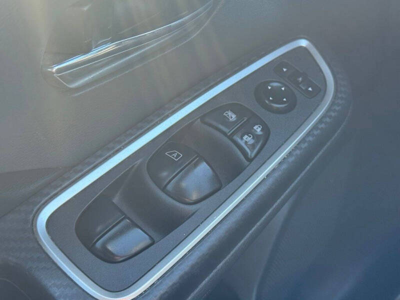 2021 Nissan Versa SR