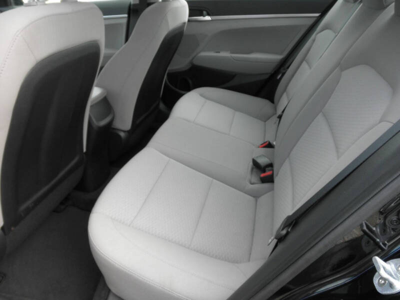 2019 Hyundai Elantra SE