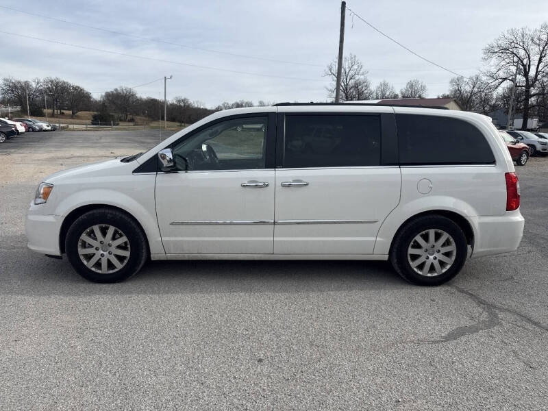 2012 Chrysler Town and Country Touring-L