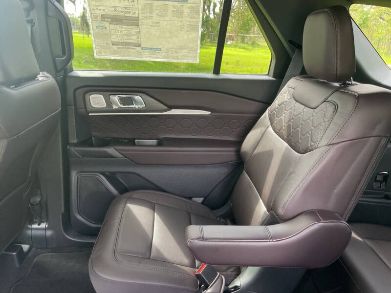 2025 Ford Explorer Platinum