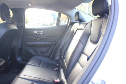 2020 Volvo S60 T5 Momentum