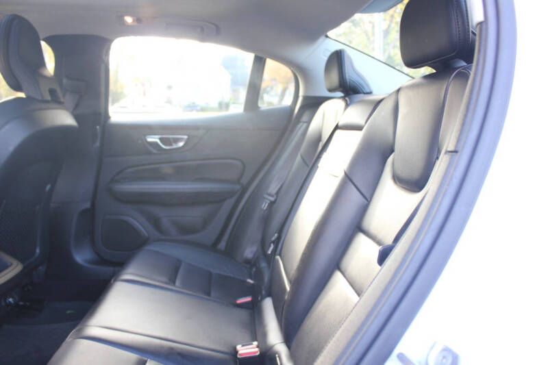 2020 Volvo S60 T5 Momentum