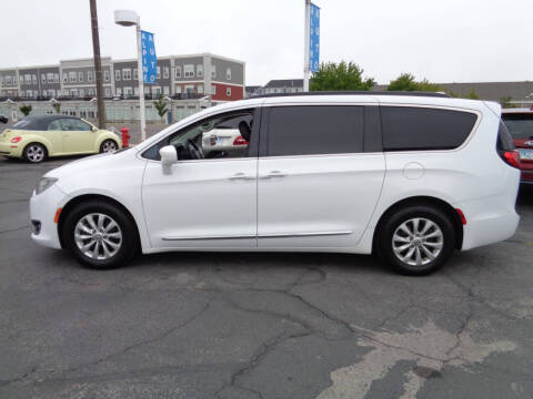 2017 Chrysler Pacifica Touring-L