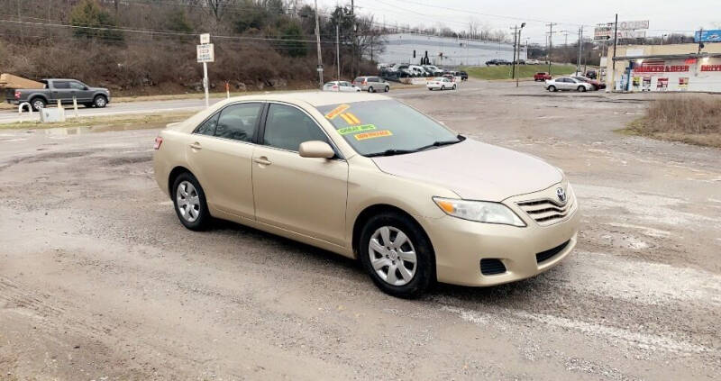 2011 Toyota Camry LE photo 3