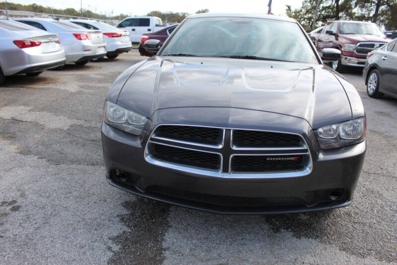 2013 Dodge Charger SE photo 8