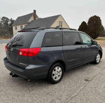 2010 Toyota Sienna LE 7-Passenger