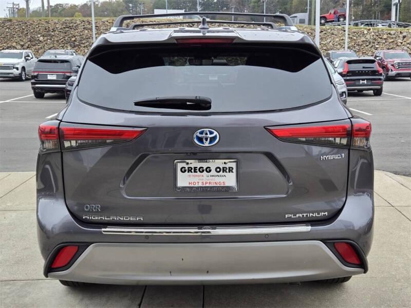 2023 Toyota Highlander Hybrid Platinum