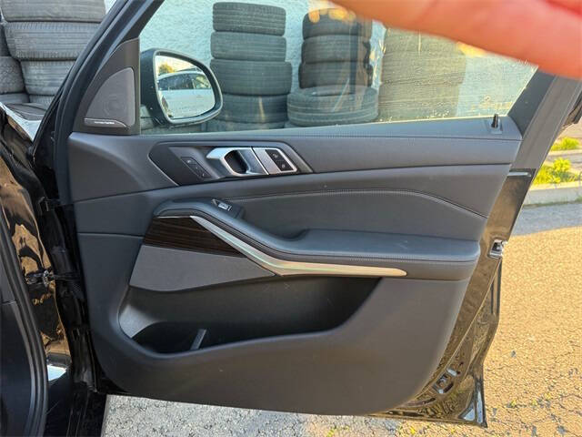 2025 BMW X7 xDrive40i