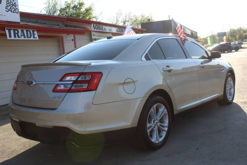 2017 Ford Taurus SEL