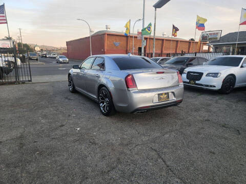 2018 Chrysler 300 S