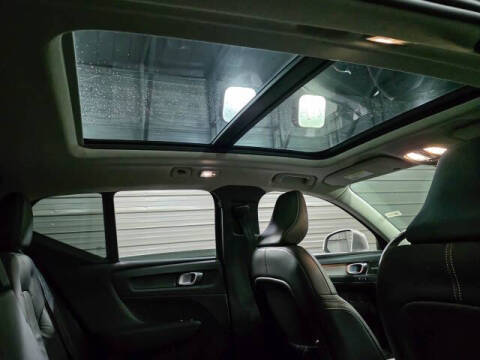 2023 Volvo XC40 B5 Ultimate Bright Theme