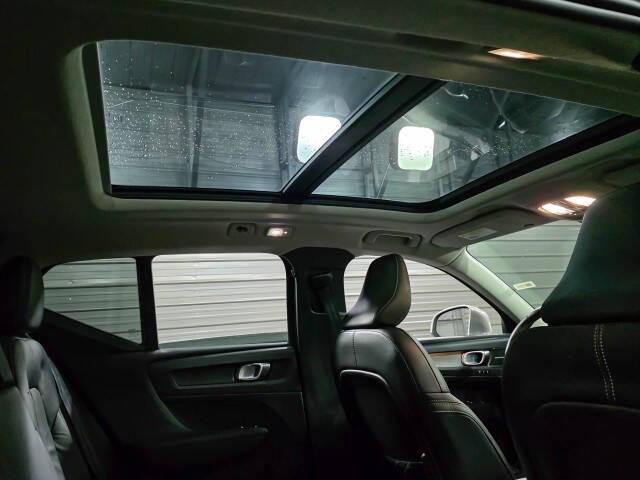 2023 Volvo XC40 B5 Ultimate Bright Theme