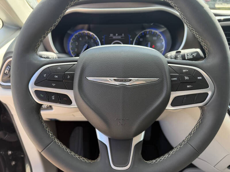 2023 Chrysler Voyager LX