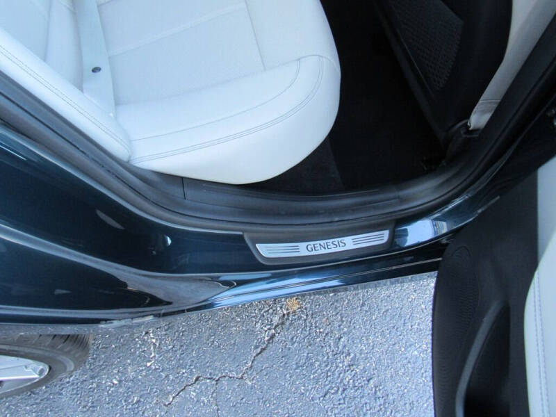 2023 Genesis G70