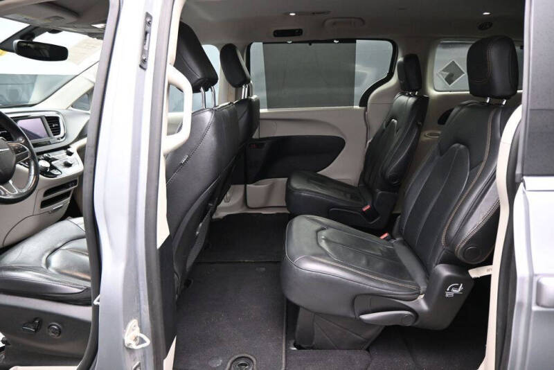 2020 Chrysler Pacifica Touring L