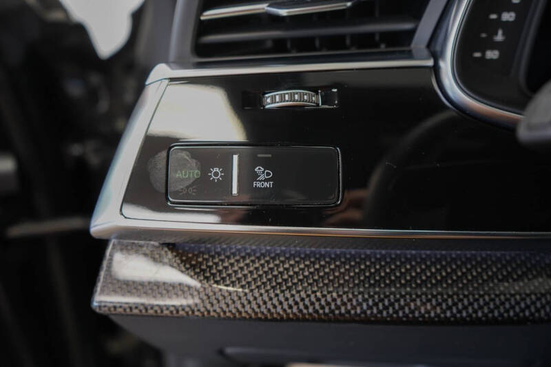 2023 Audi SQ8 4.0T quattro Premium Plus