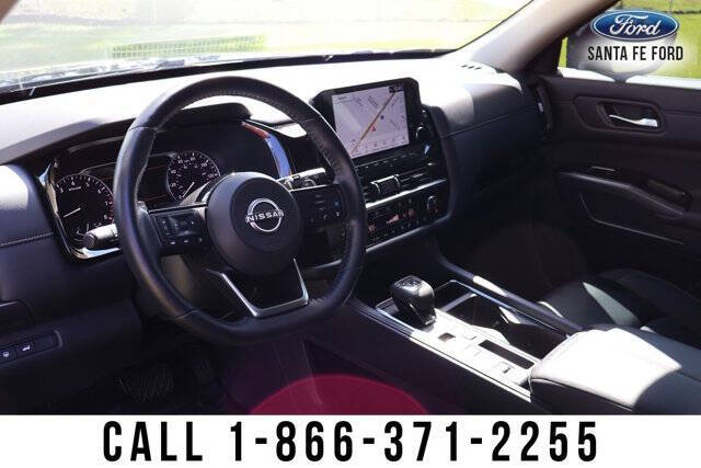 2023 Nissan Pathfinder SL