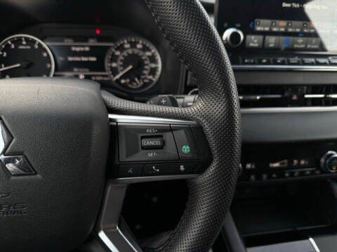 2024 Mitsubishi Outlander SE