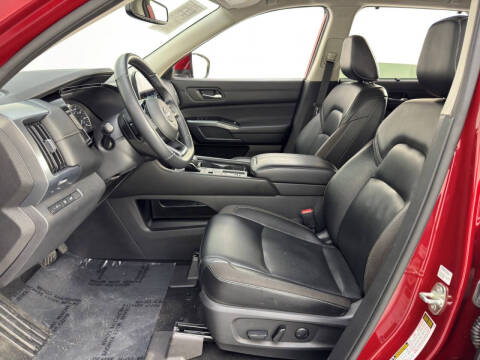 2022 Nissan Pathfinder SL