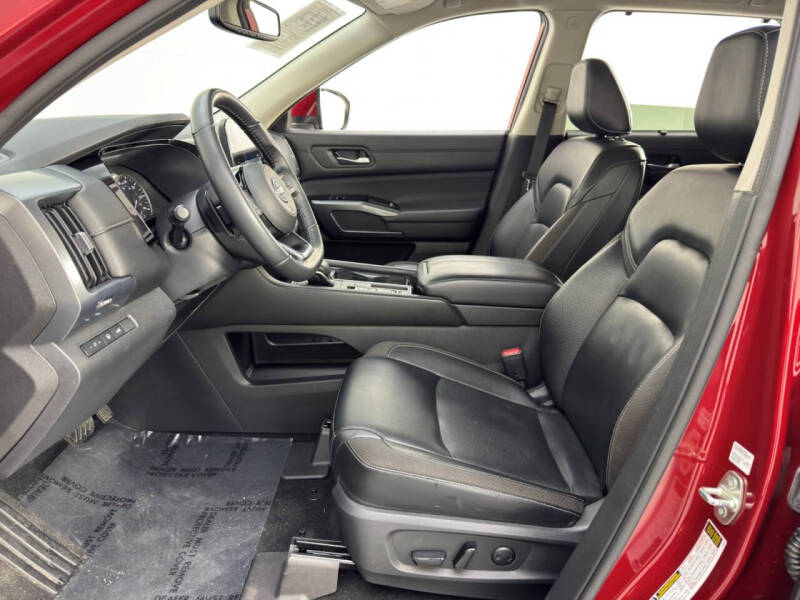 2022 Nissan Pathfinder SL