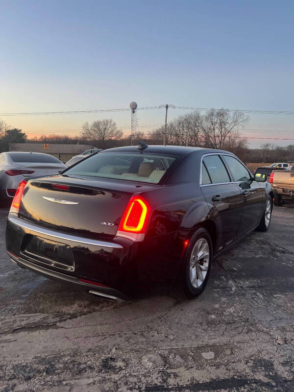 2015 Chrysler 300 Limited photo 4