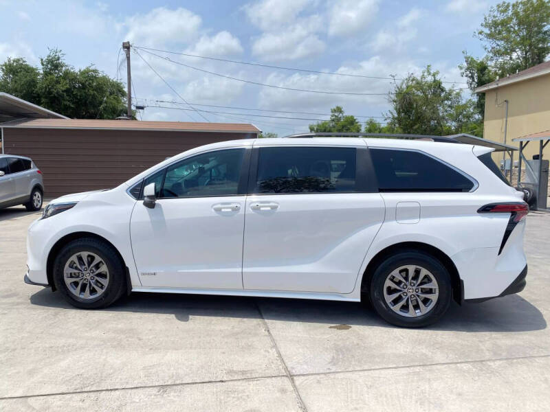 2021 Toyota Sienna LE 8-Passenger