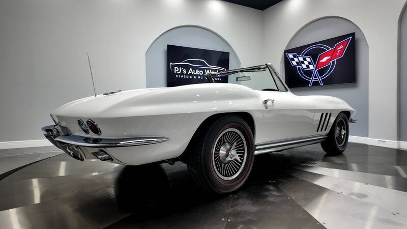 1965 Chevrolet Corvette 25