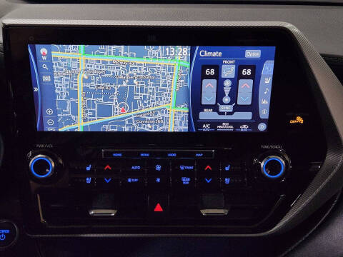 2022 Toyota Highlander Hybrid Platinum