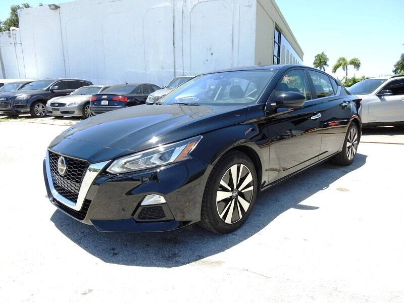 2022 Nissan Altima Sedan - $21,900