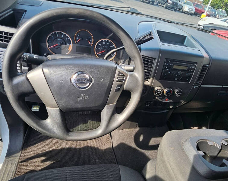 2014 Nissan Titan SV