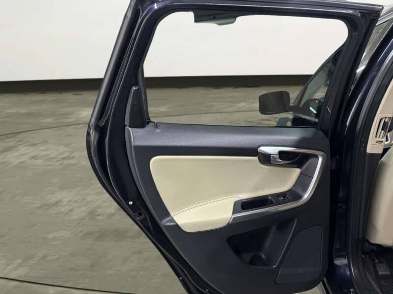 2016 Volvo XC60 T6 Drive-E