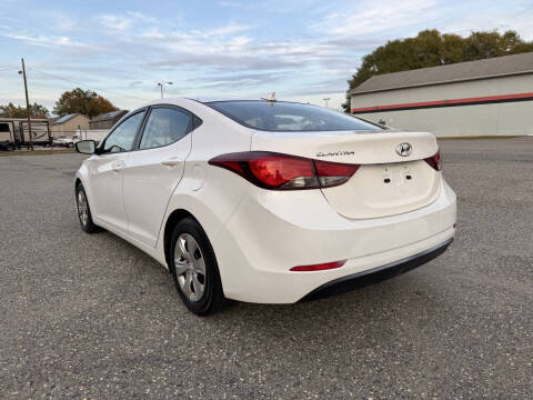 2016 Hyundai Elantra SE