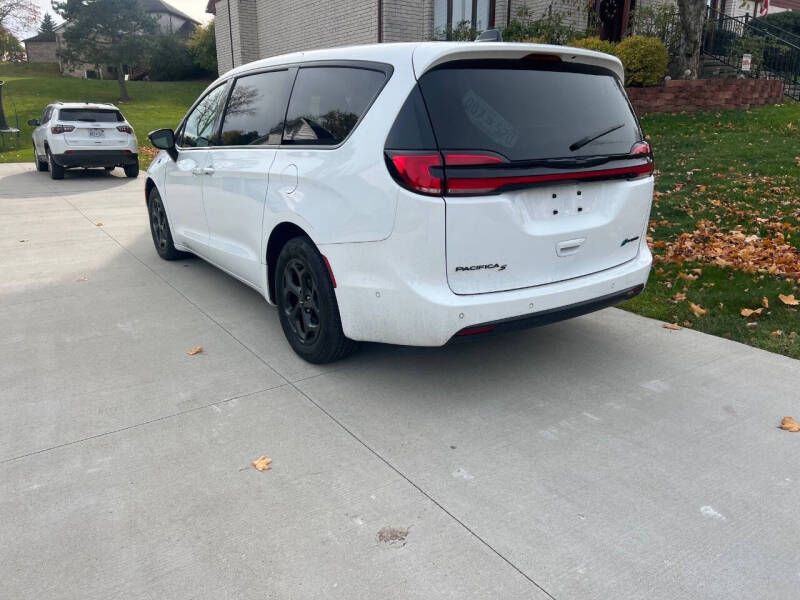 2024 Chrysler Pacifica Plug-In Hybrid S Appearance