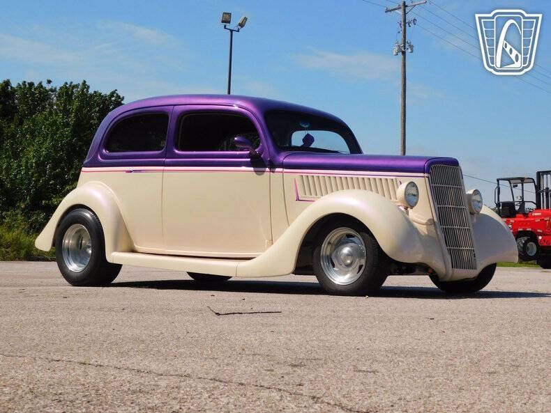 1935 Ford Tudor