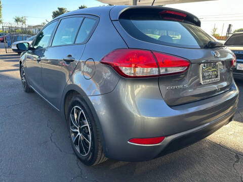 2016 Kia Forte5 LX