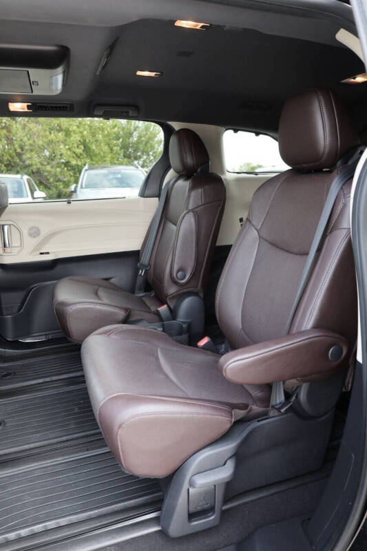 2021 Toyota Sienna Platinum 7-Passenger