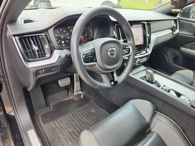 2022 Volvo S60 B5 R-Design